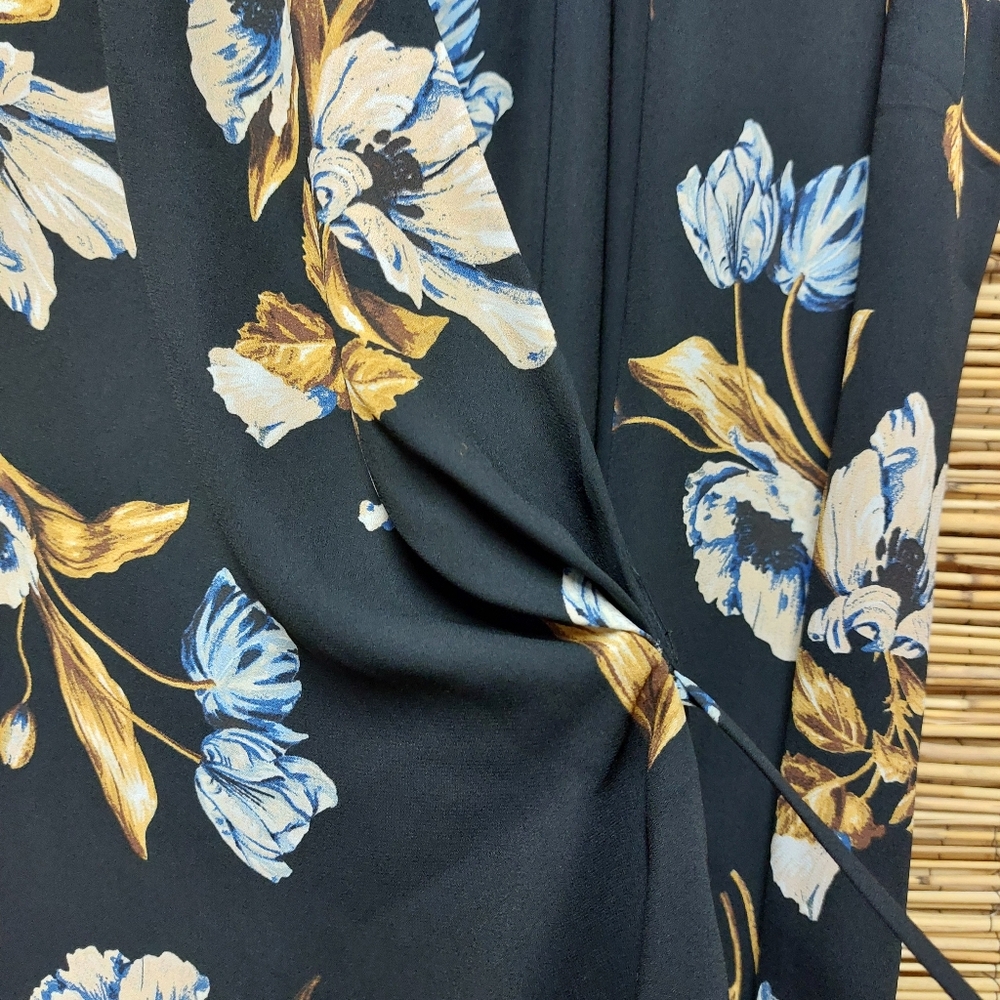 Babaton Wallace Wrap Dress Size L Floral Wedding Business Casual Floral Feminine - Picture 9 of 10